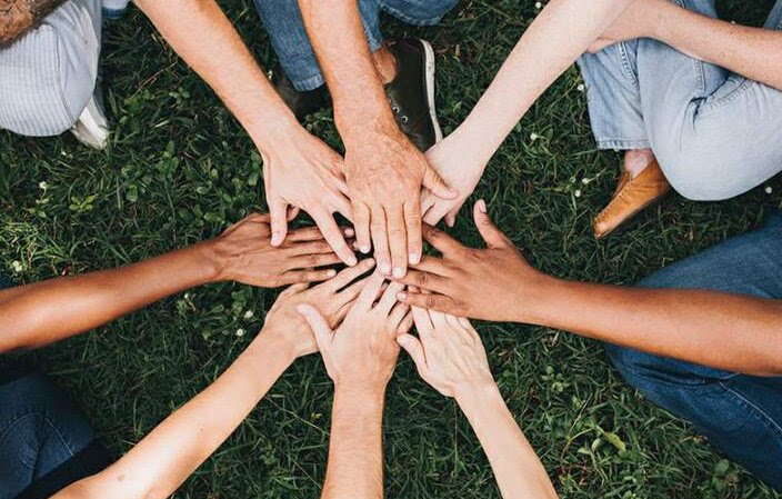 Agora em vários idiomas Janiara de Lima Medeiros